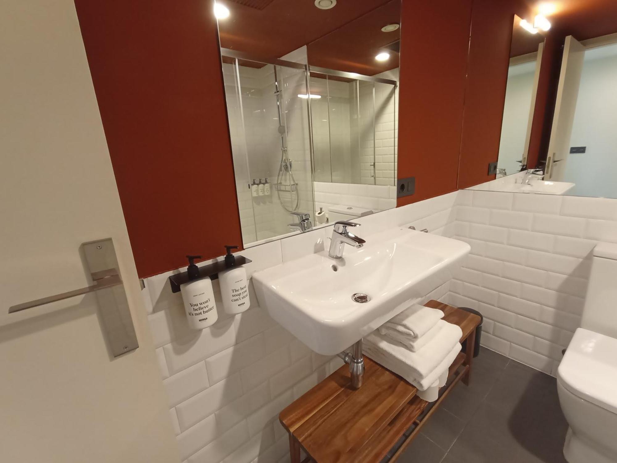 Uma Suites Parada Del Marques Sevilla Bagian luar foto