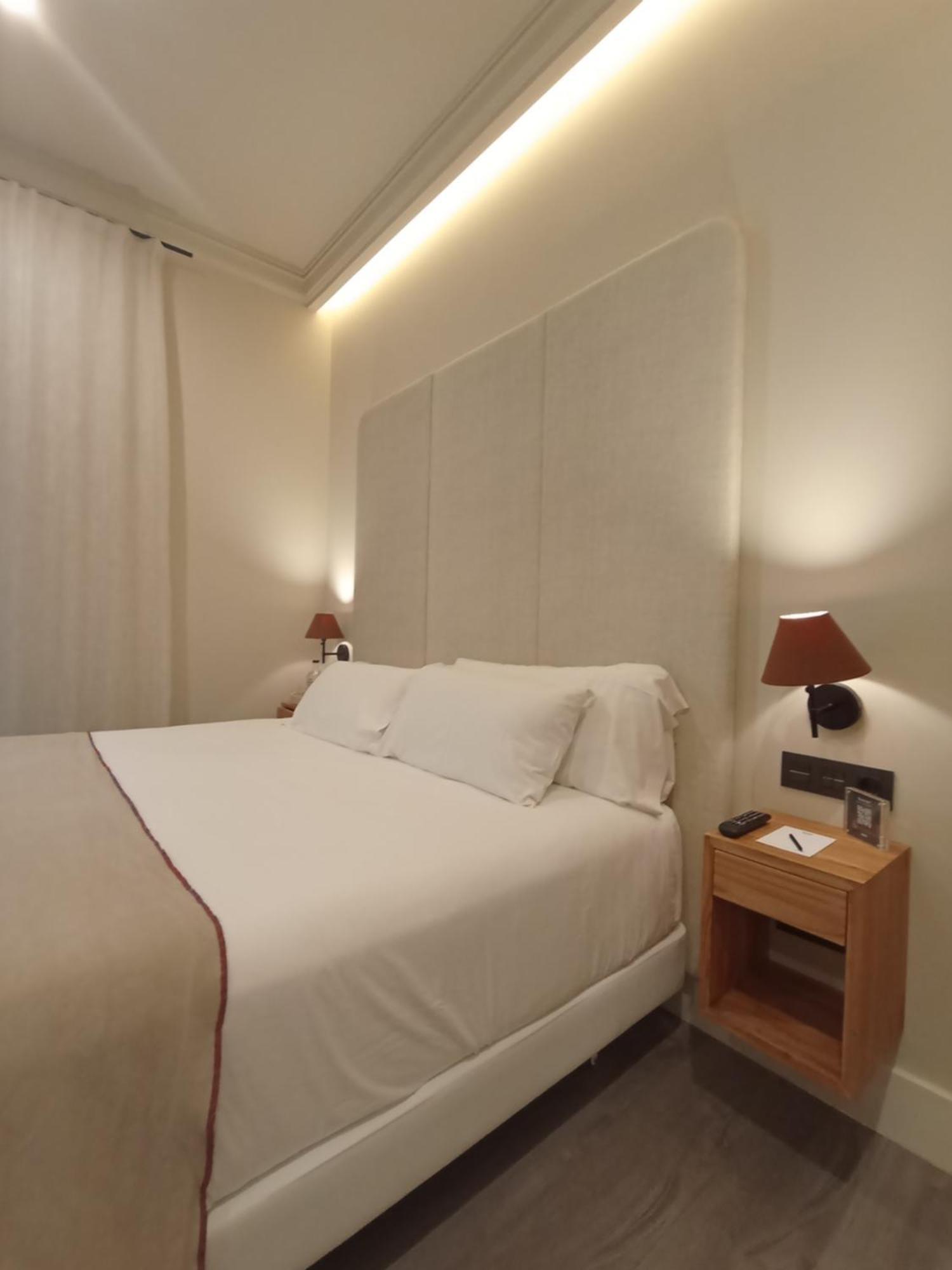 Uma Suites Parada Del Marques Sevilla Bagian luar foto