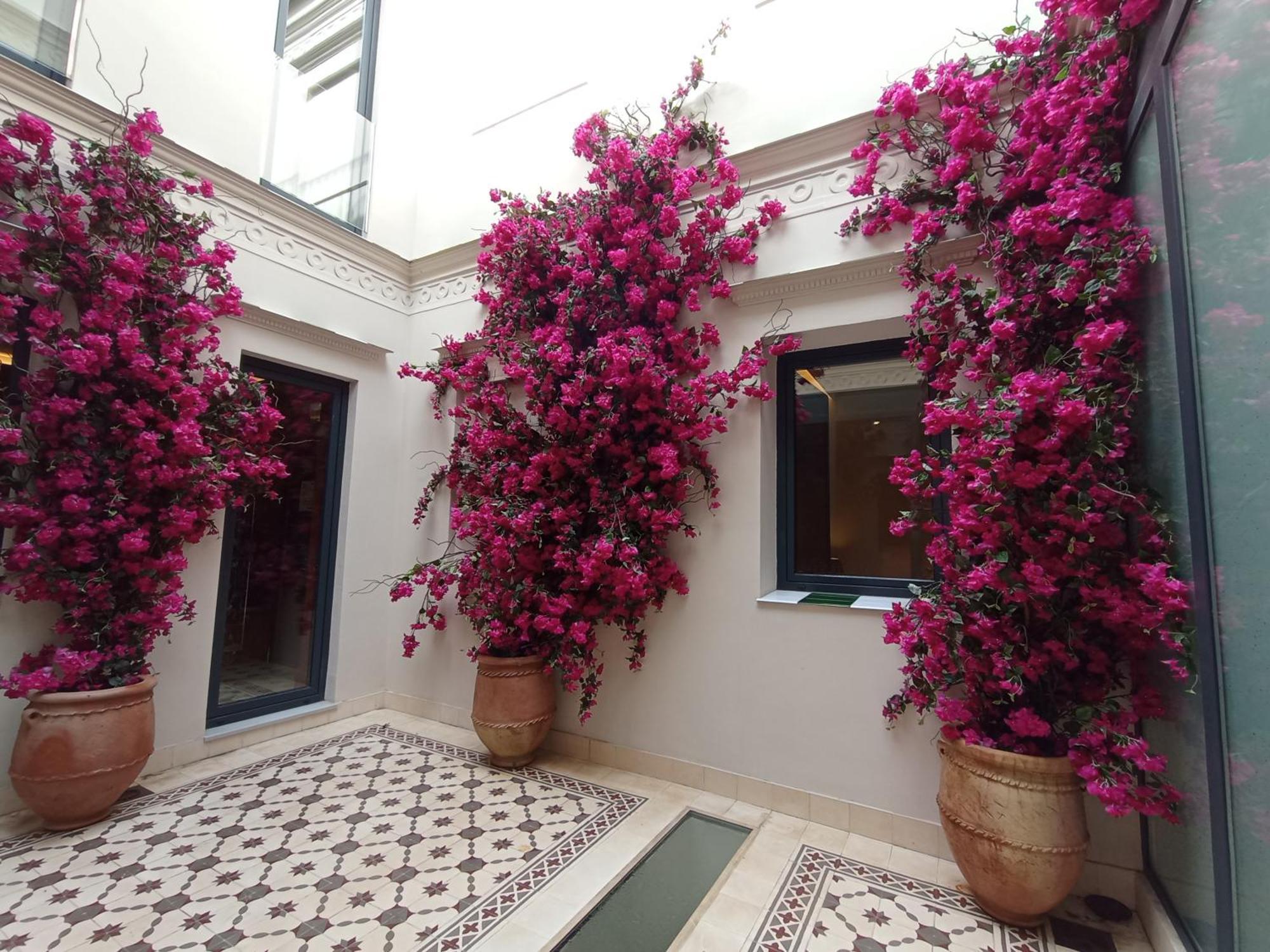 Uma Suites Parada Del Marques Sevilla Bagian luar foto