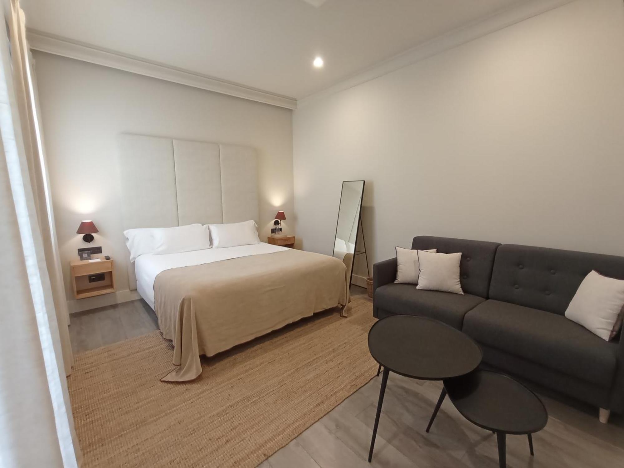 Uma Suites Parada Del Marques Sevilla Bagian luar foto