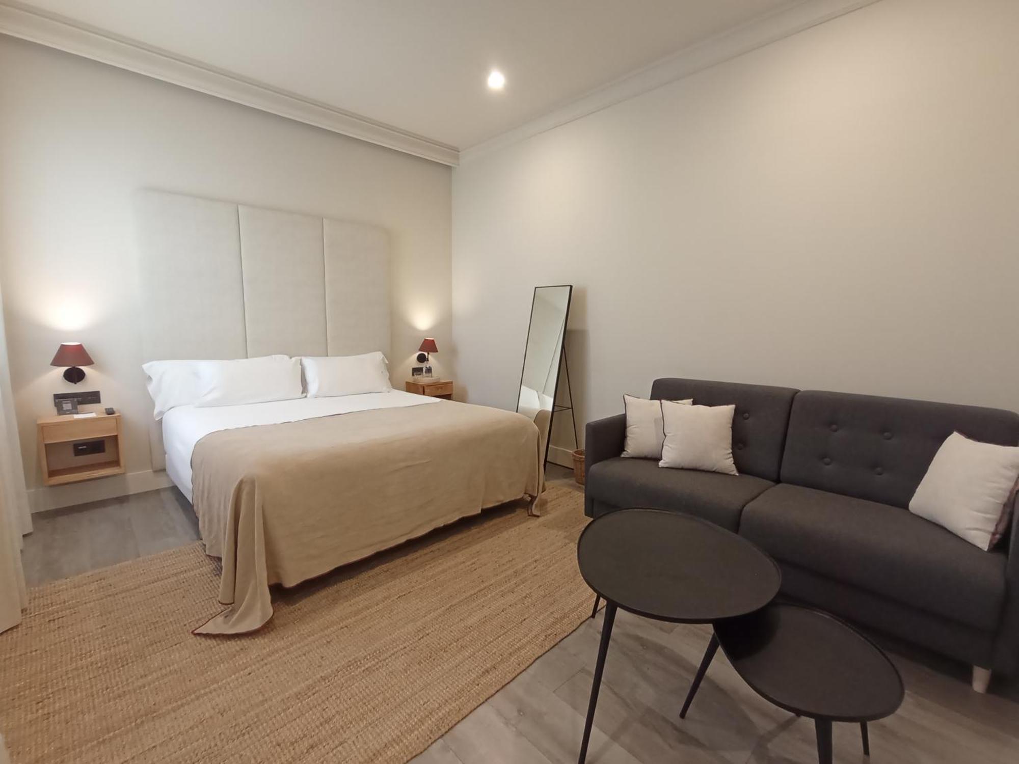 Uma Suites Parada Del Marques Sevilla Bagian luar foto