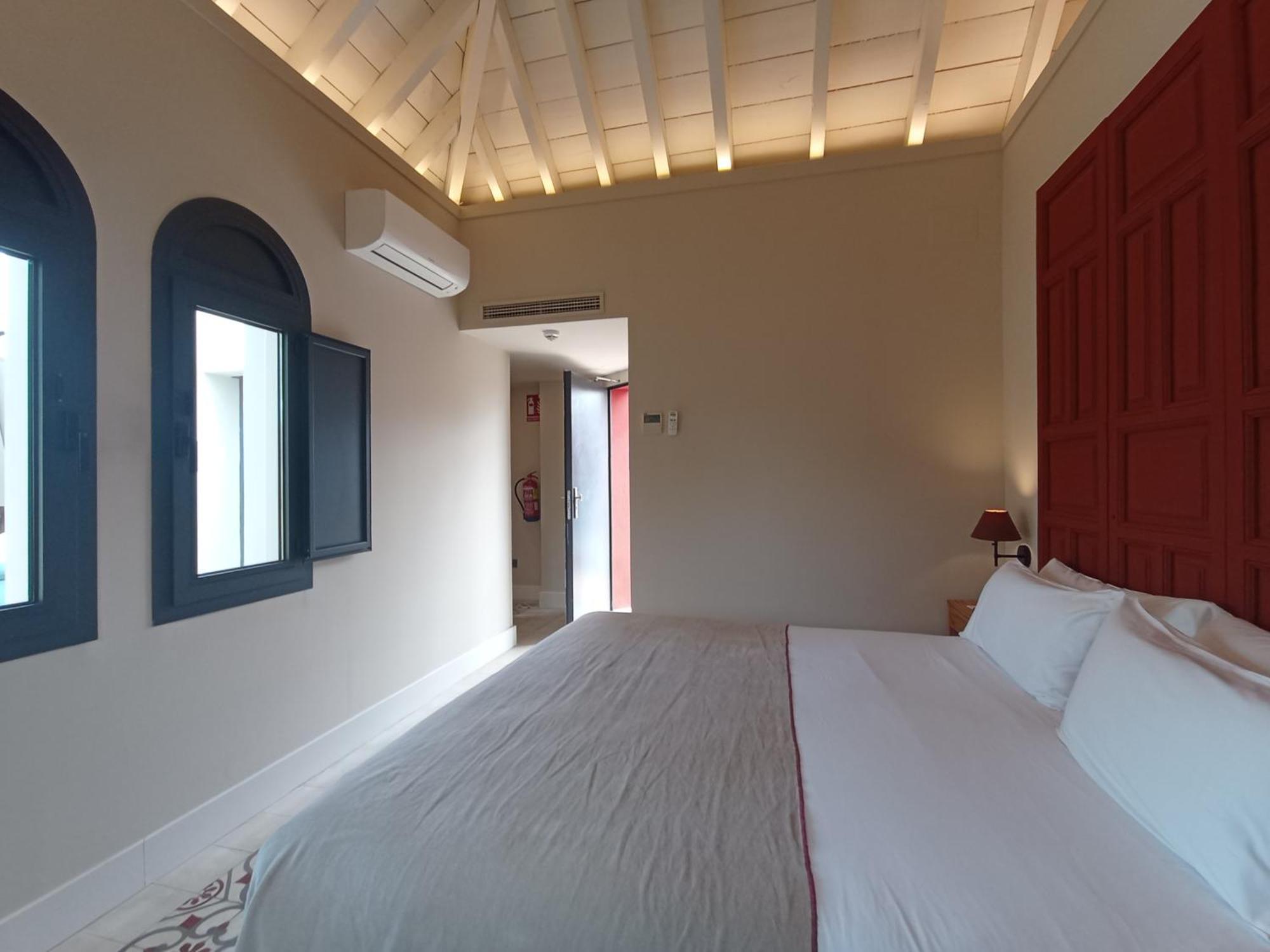 Uma Suites Parada Del Marques Sevilla Bagian luar foto