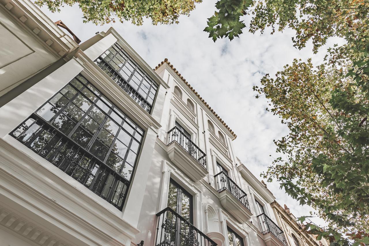 Uma Suites Parada Del Marques Sevilla Bagian luar foto