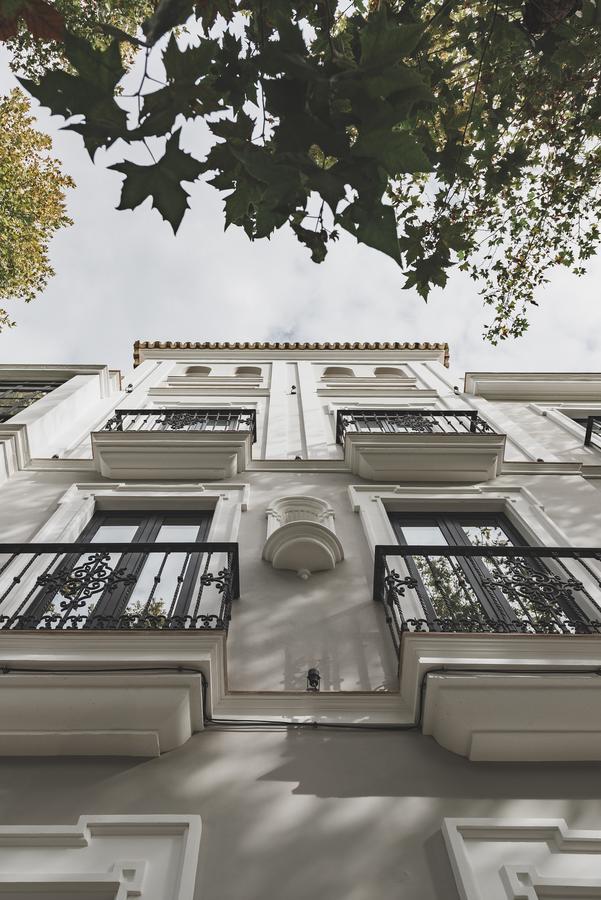 Uma Suites Parada Del Marques Sevilla Bagian luar foto
