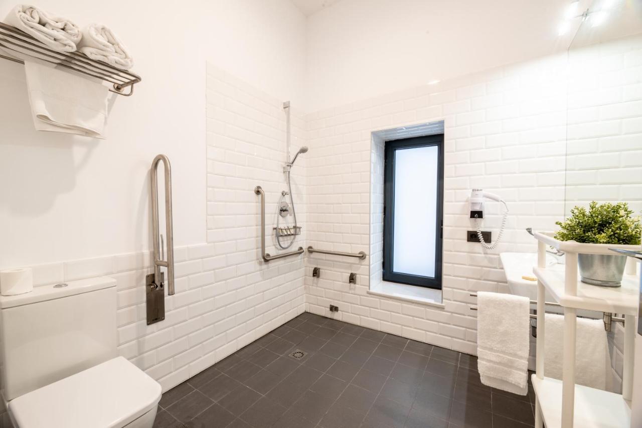 Uma Suites Parada Del Marques Sevilla Bagian luar foto