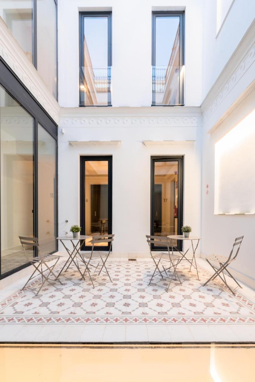 Uma Suites Parada Del Marques Sevilla Bagian luar foto