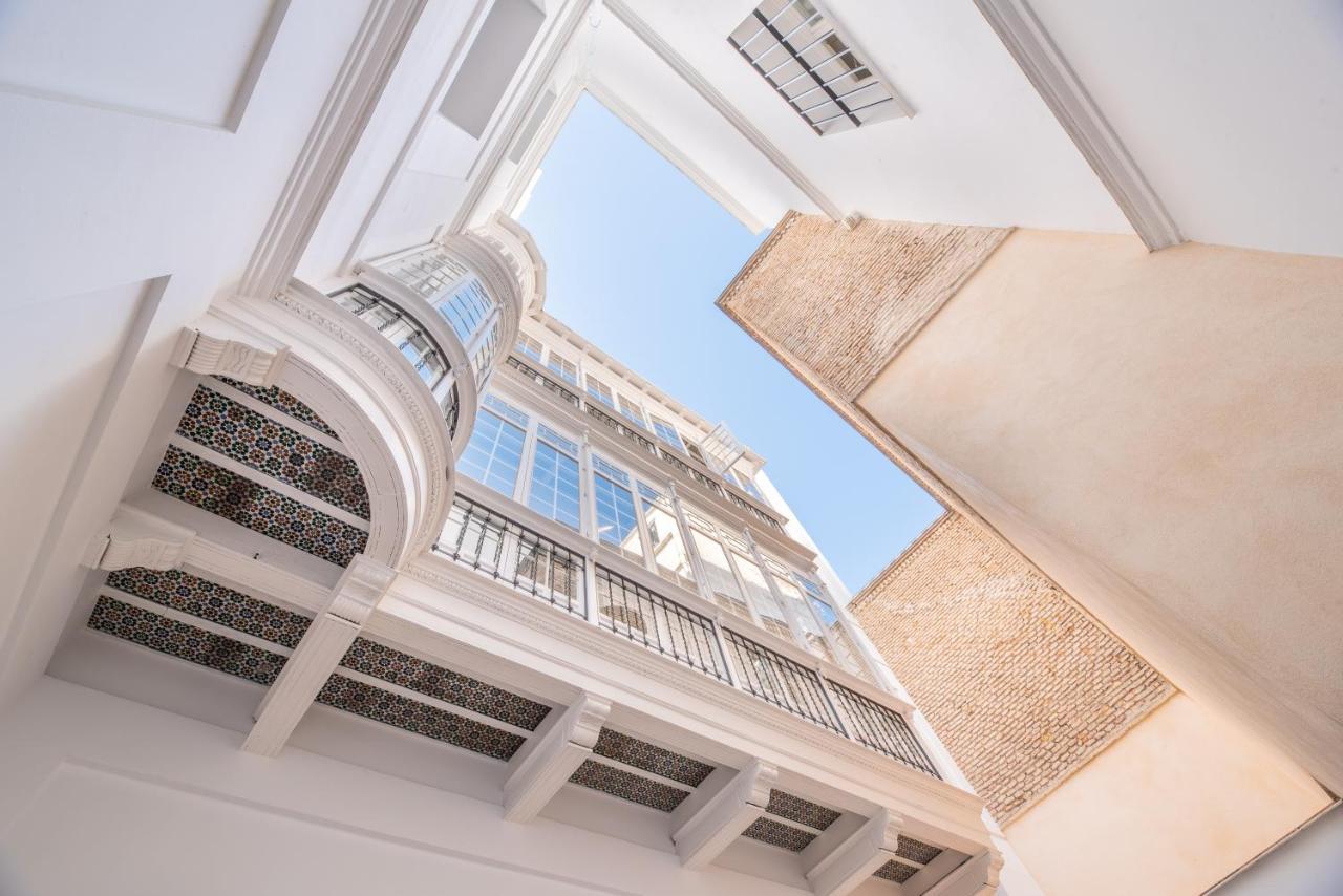 Uma Suites Parada Del Marques Sevilla Bagian luar foto